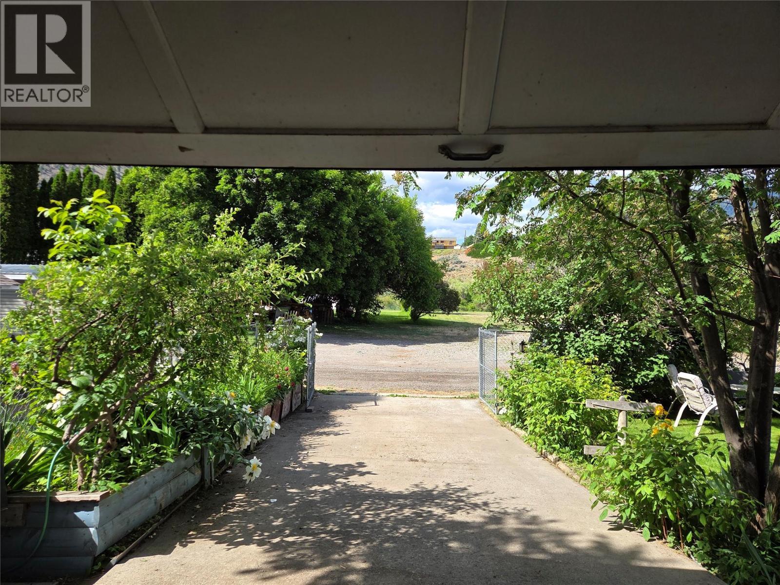 410 6Th Avenue, Keremeos, BC - Outdoor