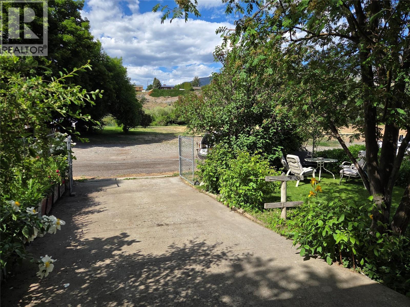 410 6Th Avenue, Keremeos, BC - Outdoor