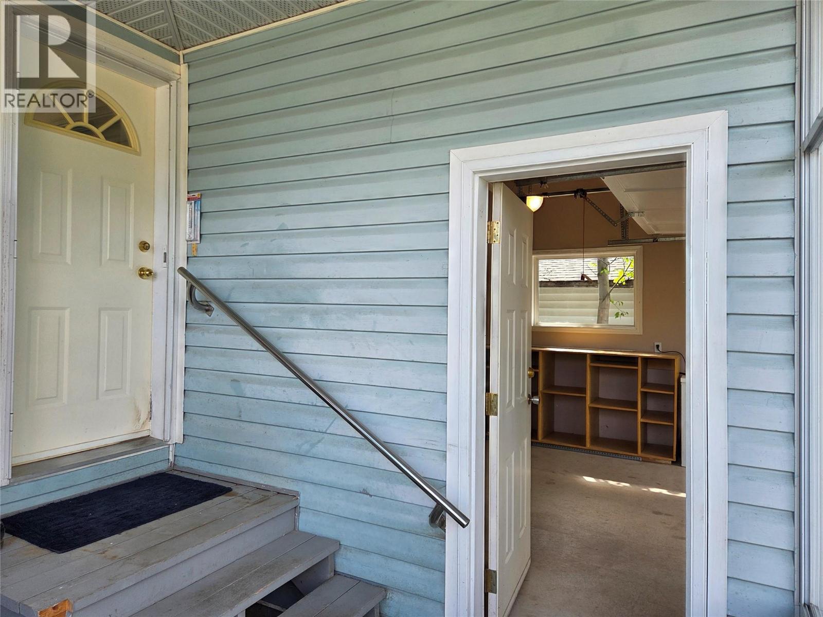 410 6Th Avenue, Keremeos, BC - Outdoor With Exterior