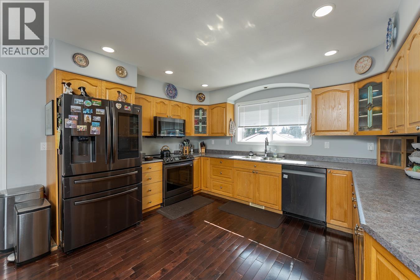 3022 Christopher Crescent, Prince George, BC - Indoor Photo Showing Kitchen With Double Sink