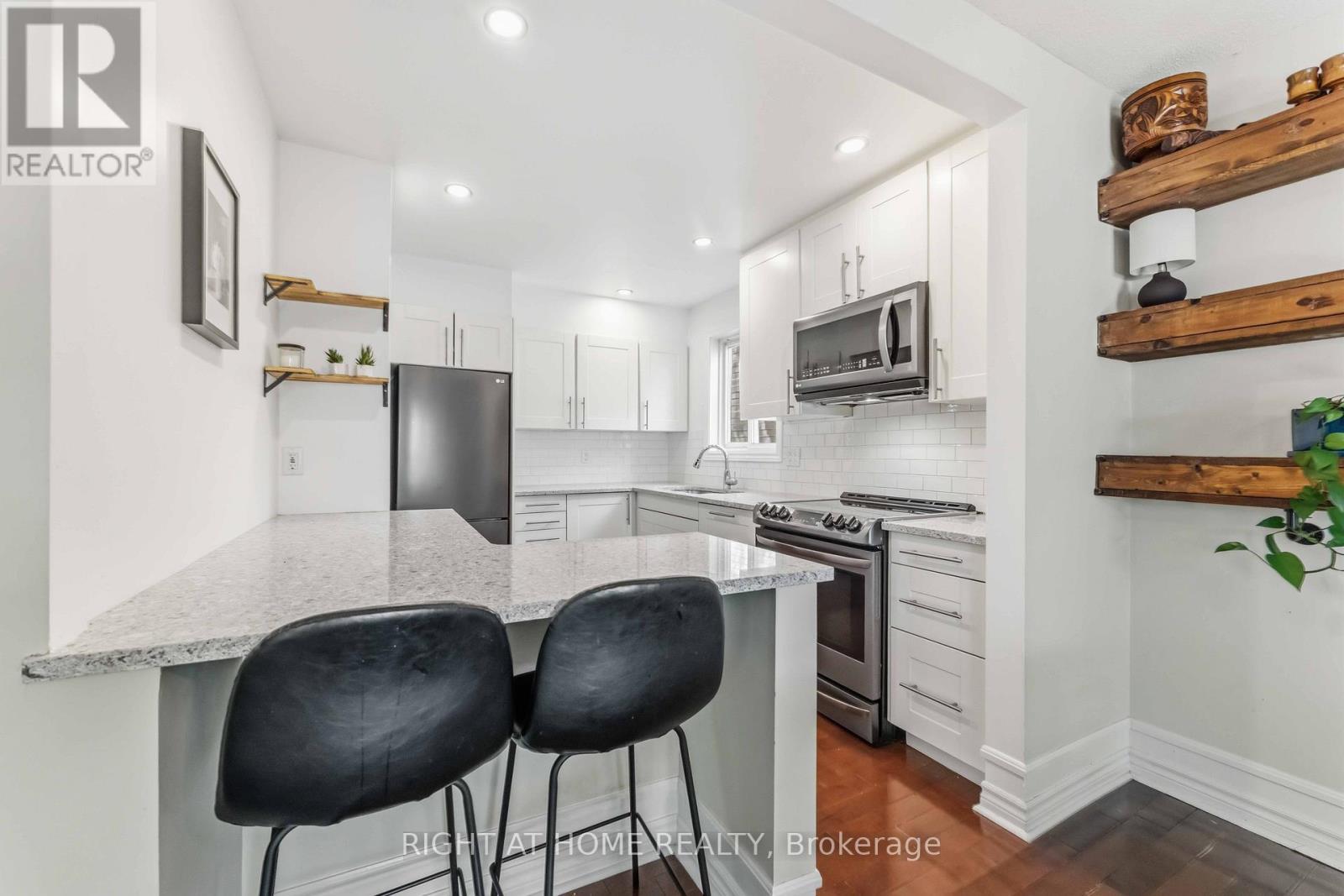 981 Barwell Avenue, Ottawa, ON - Indoor Photo Showing Kitchen With Upgraded Kitchen