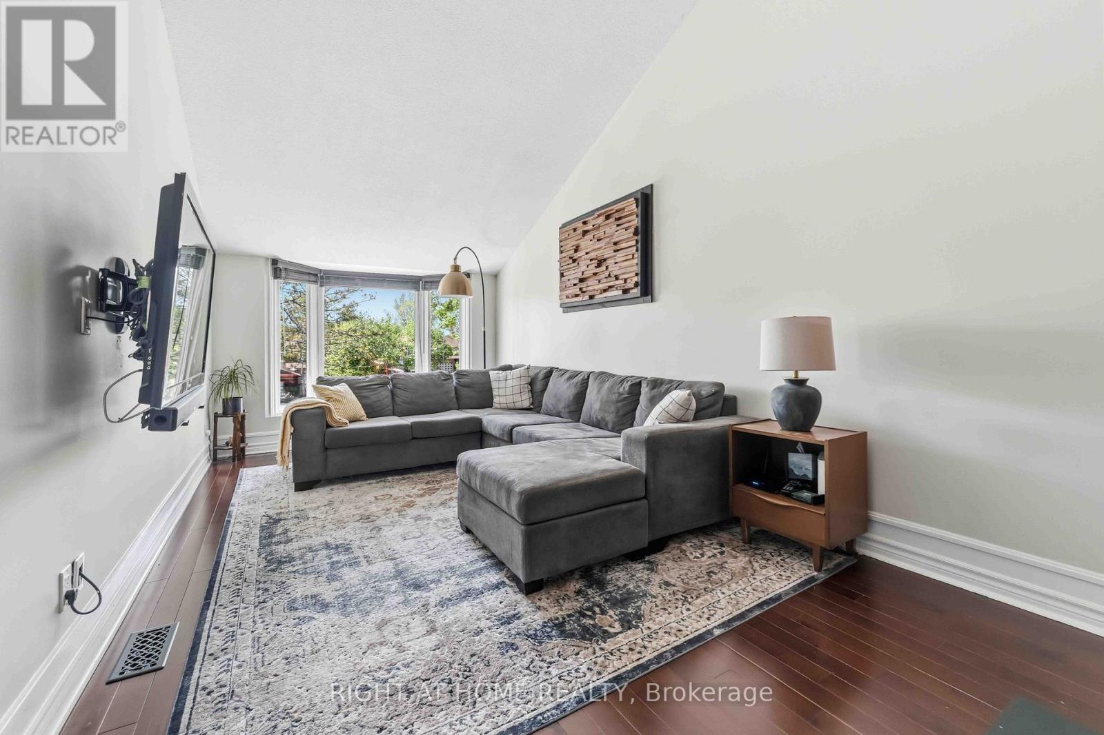 981 Barwell Avenue, Ottawa, ON - Indoor Photo Showing Living Room