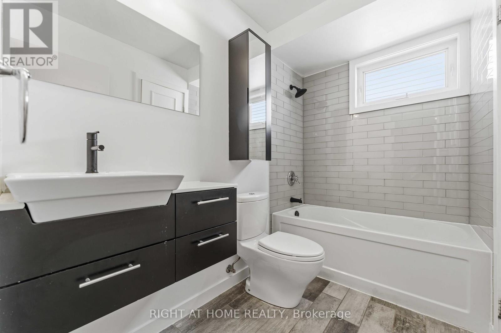 981 Barwell Avenue, Ottawa, ON - Indoor Photo Showing Bathroom