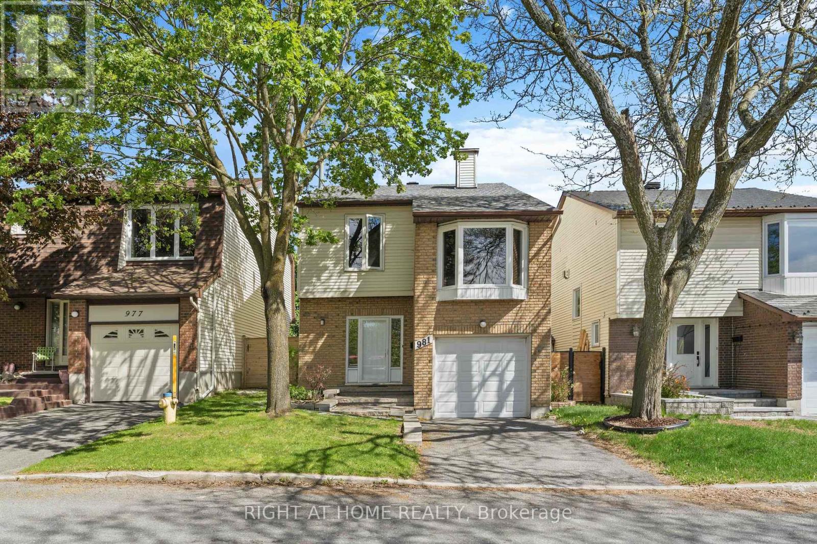 981 Barwell Avenue, Ottawa, ON - Outdoor With Facade