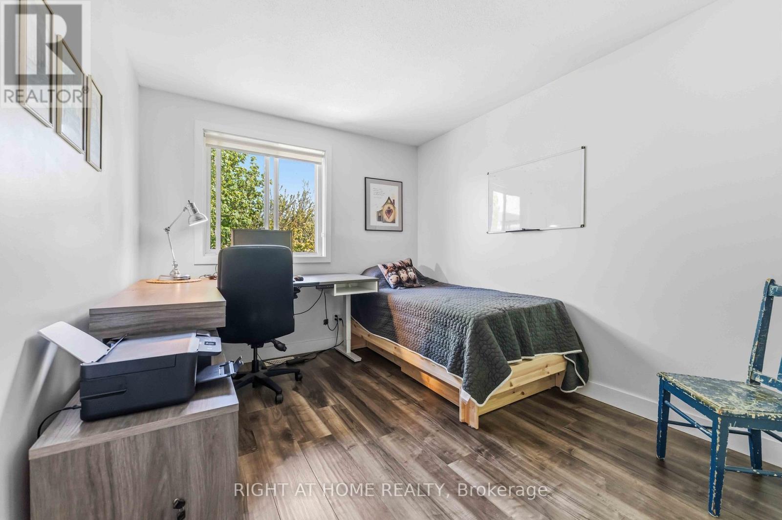 981 Barwell Avenue, Ottawa, ON - Indoor Photo Showing Bedroom