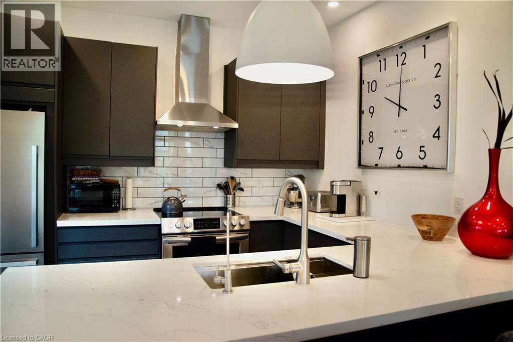 86 Hearth Crescent, Kitchener, ON - Indoor Photo Showing Kitchen With Upgraded Kitchen