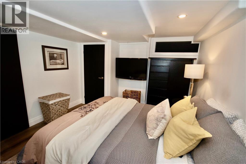 86 Hearth Crescent, Kitchener, ON - Indoor Photo Showing Bedroom