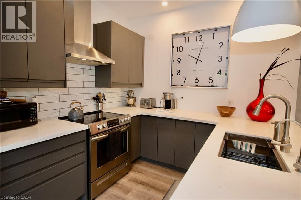 86 Hearth Crescent, Kitchener, ON - Indoor Photo Showing Kitchen