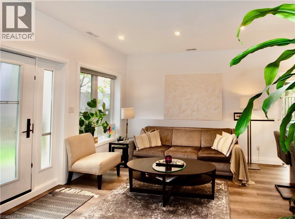 86 Hearth Crescent, Kitchener, ON - Indoor Photo Showing Living Room