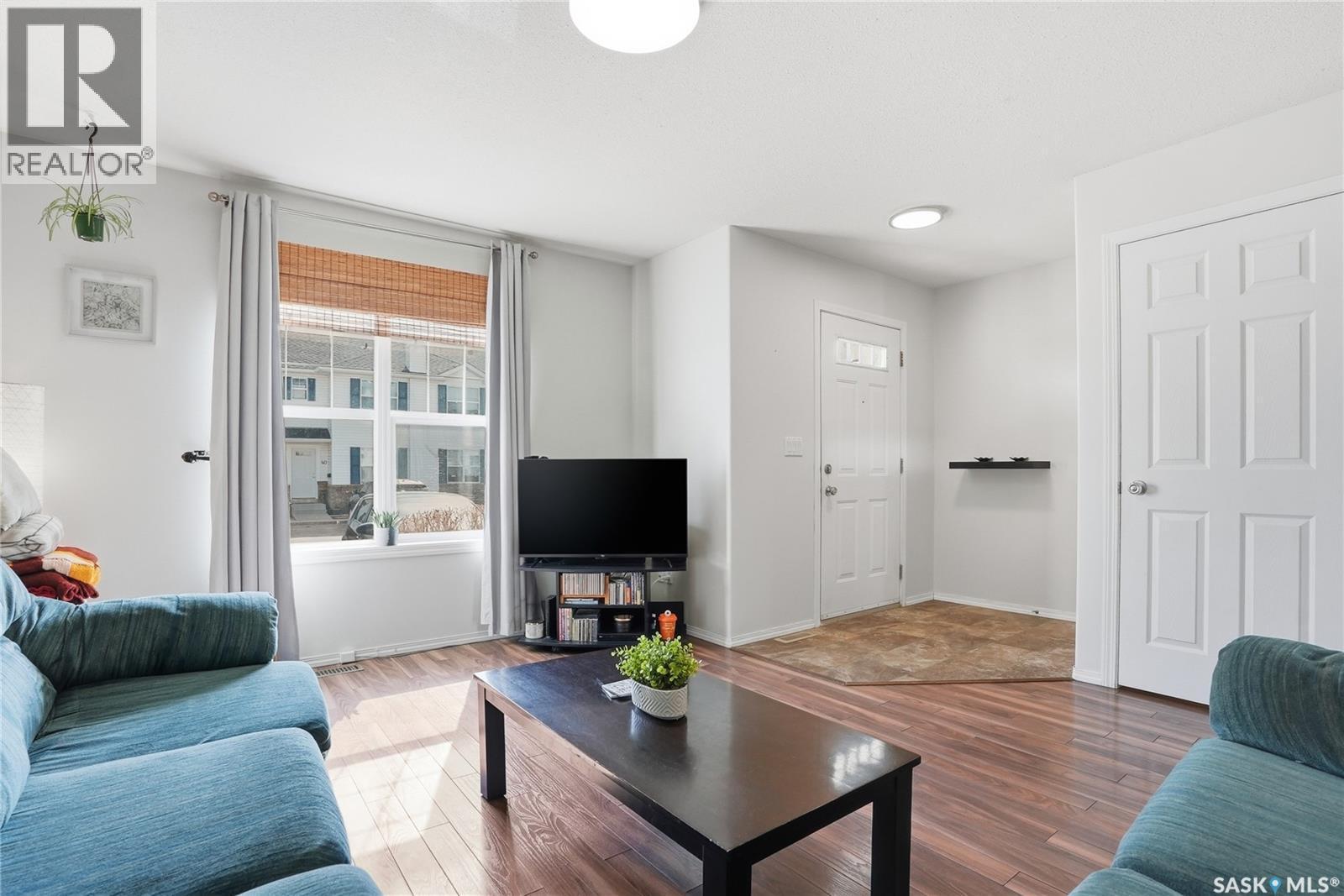 49 203 Herold Terrace, Saskatoon, SK - Indoor Photo Showing Living Room