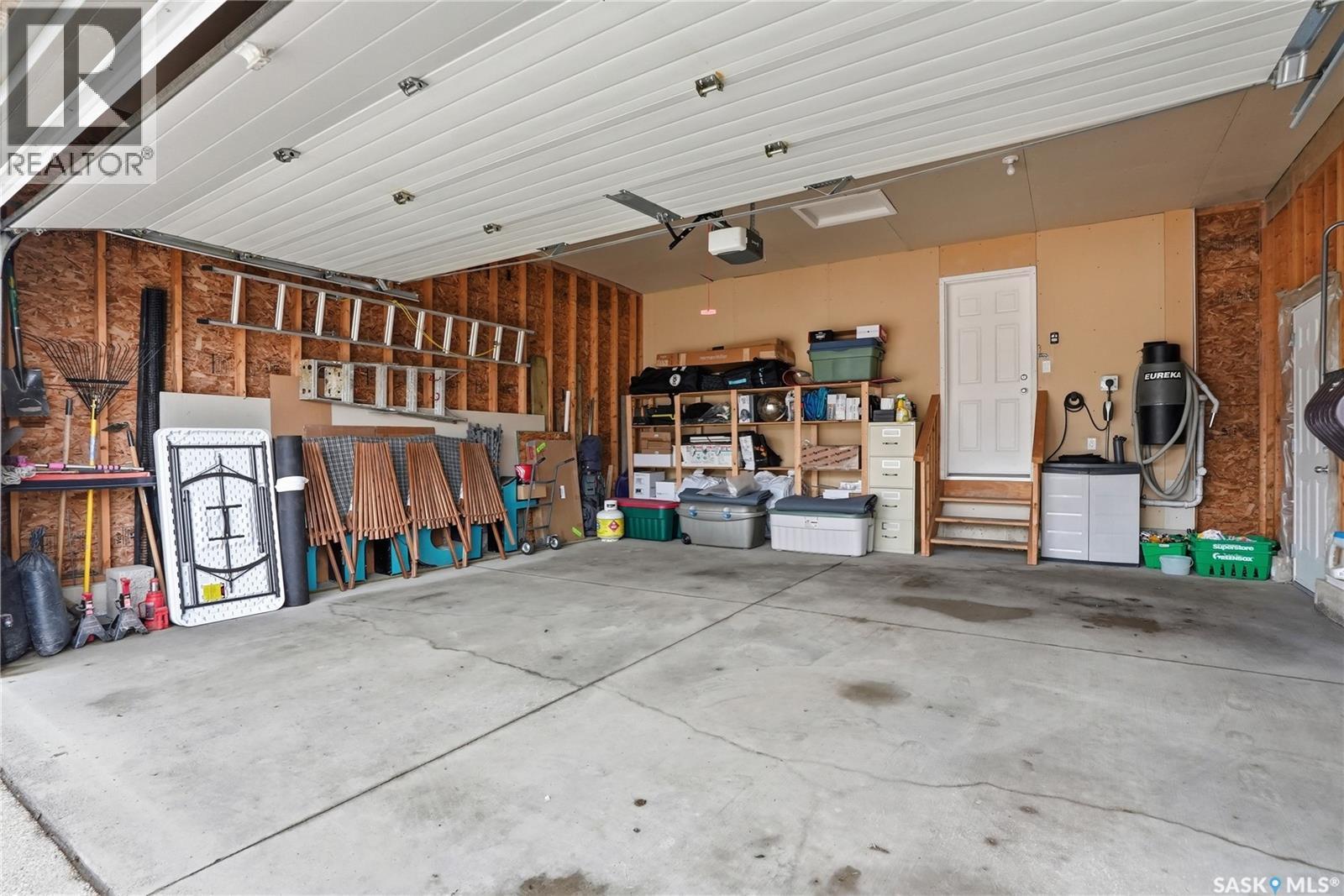 238 Stepney Crescent, Saskatoon, SK - Indoor Photo Showing Garage