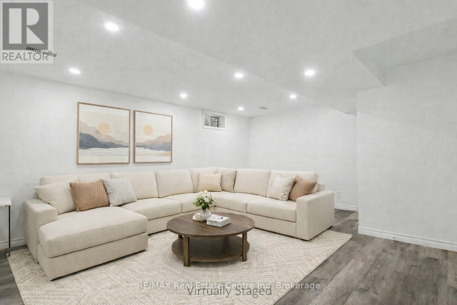 51 Camrose Court, Kitchener, ON - Indoor Photo Showing Living Room