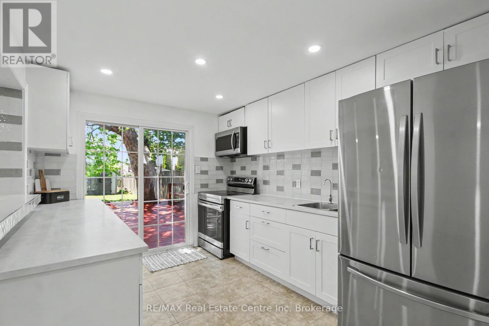 51 Camrose Court, Kitchener, ON - Indoor Photo Showing Kitchen