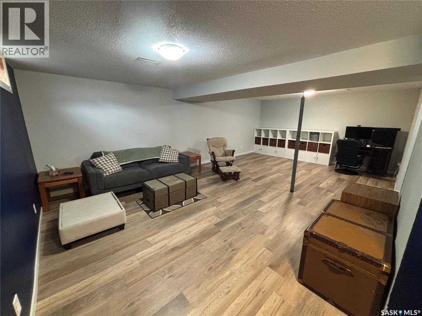 358 Bruce Street, Regina, SK - Indoor