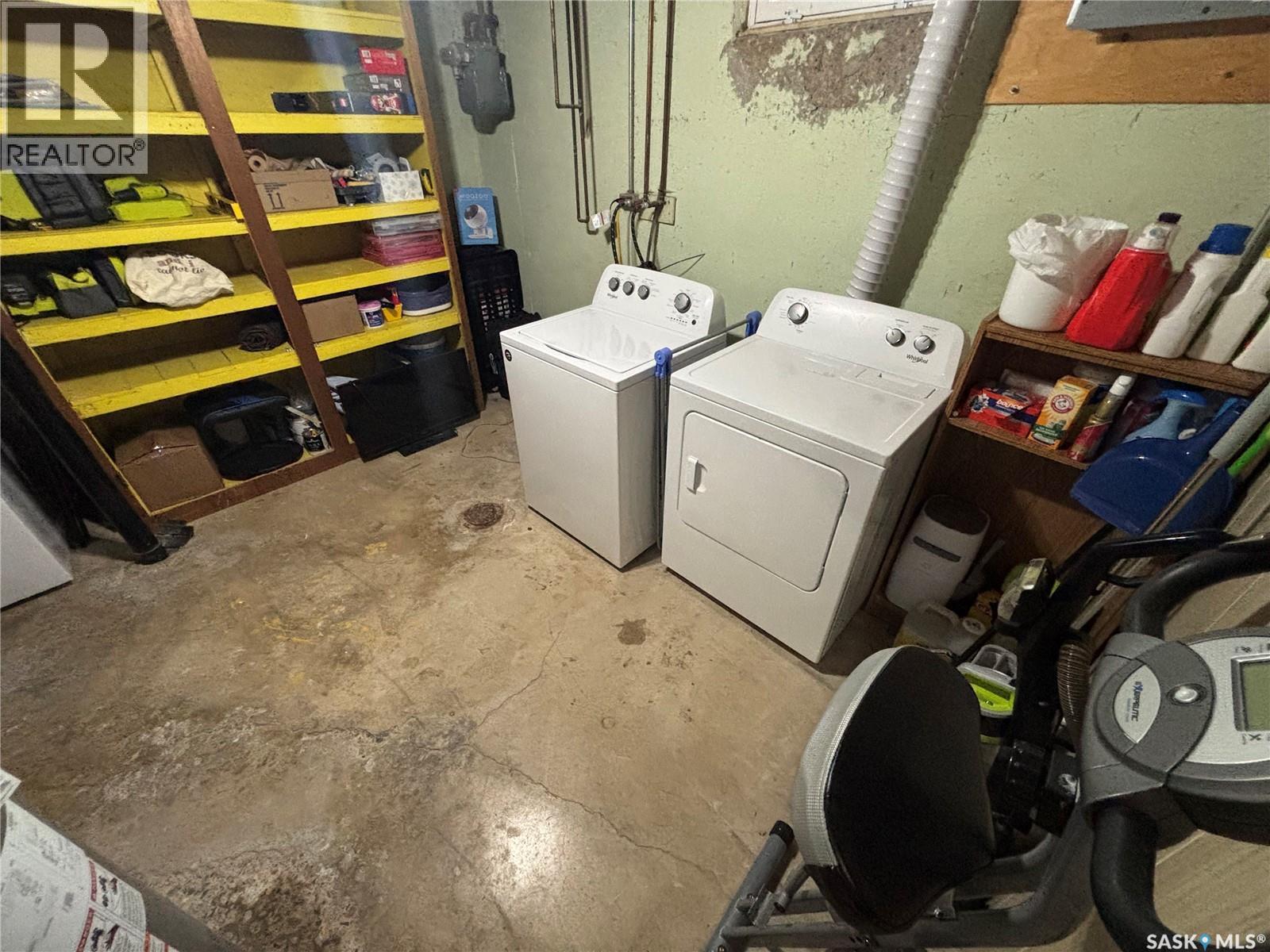 358 Bruce Street, Regina, SK - Indoor Photo Showing Laundry Room