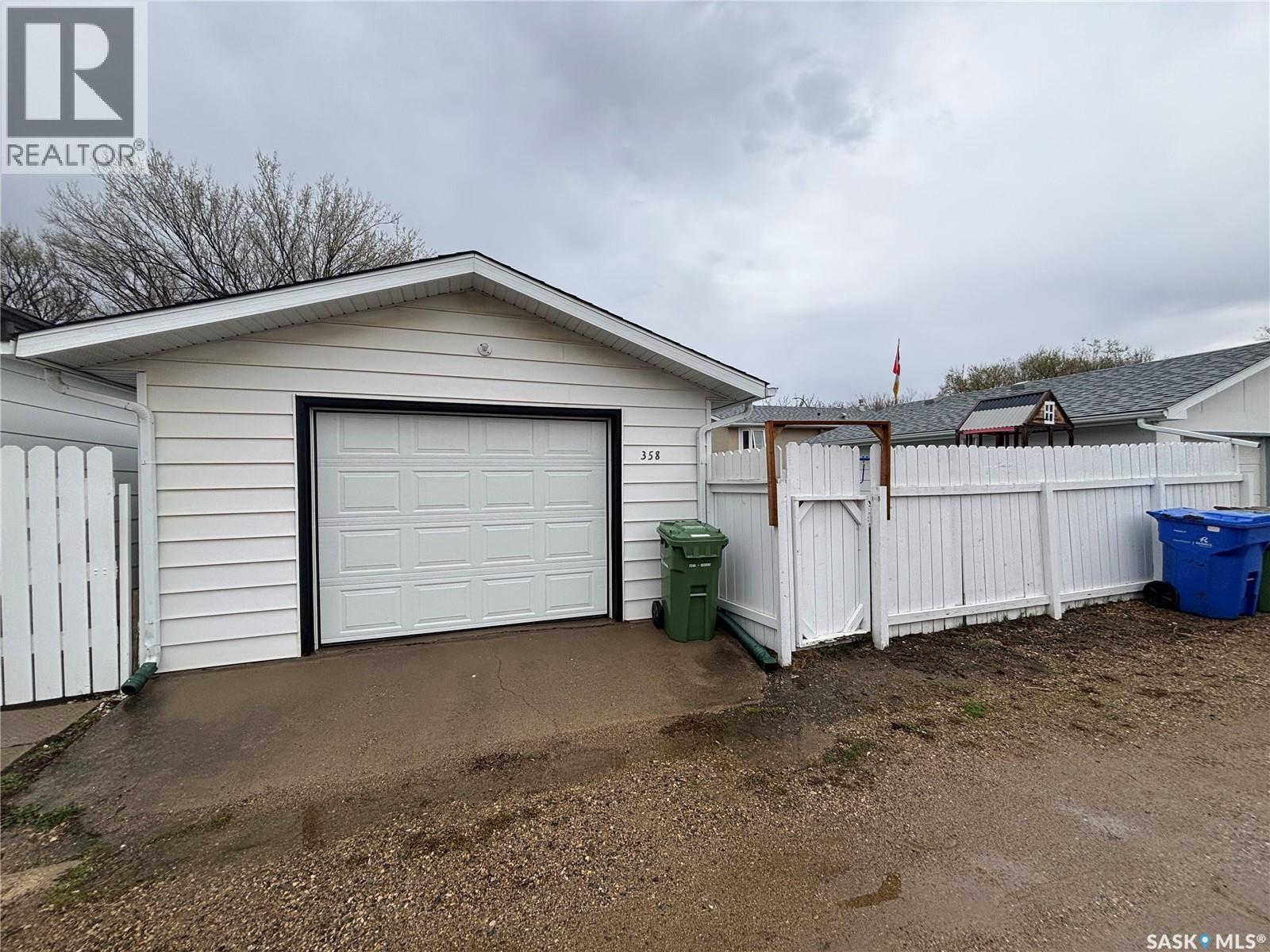 358 Bruce Street, Regina, SK - Outdoor With Exterior