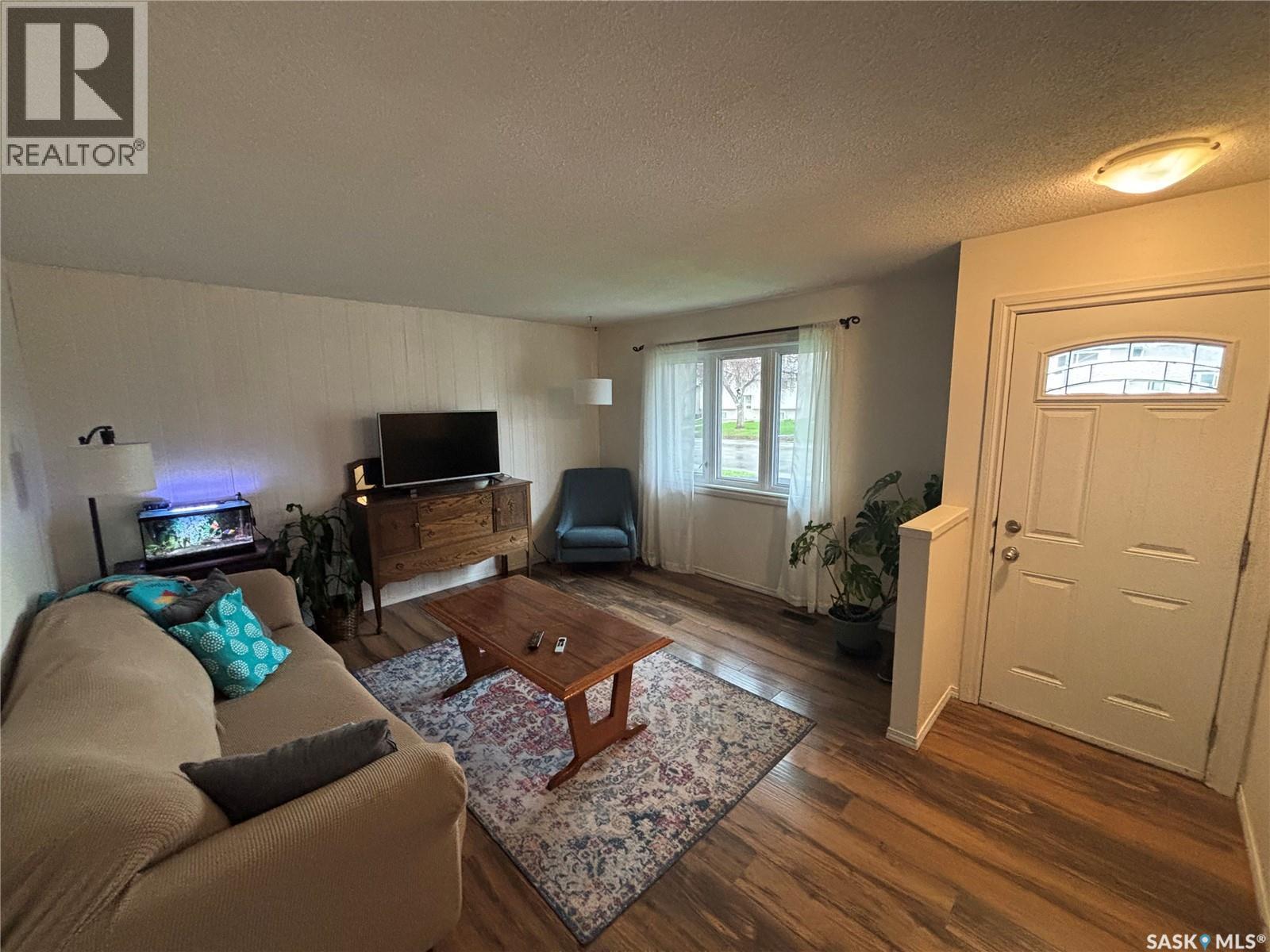 358 Bruce Street, Regina, SK - Indoor Photo Showing Living Room