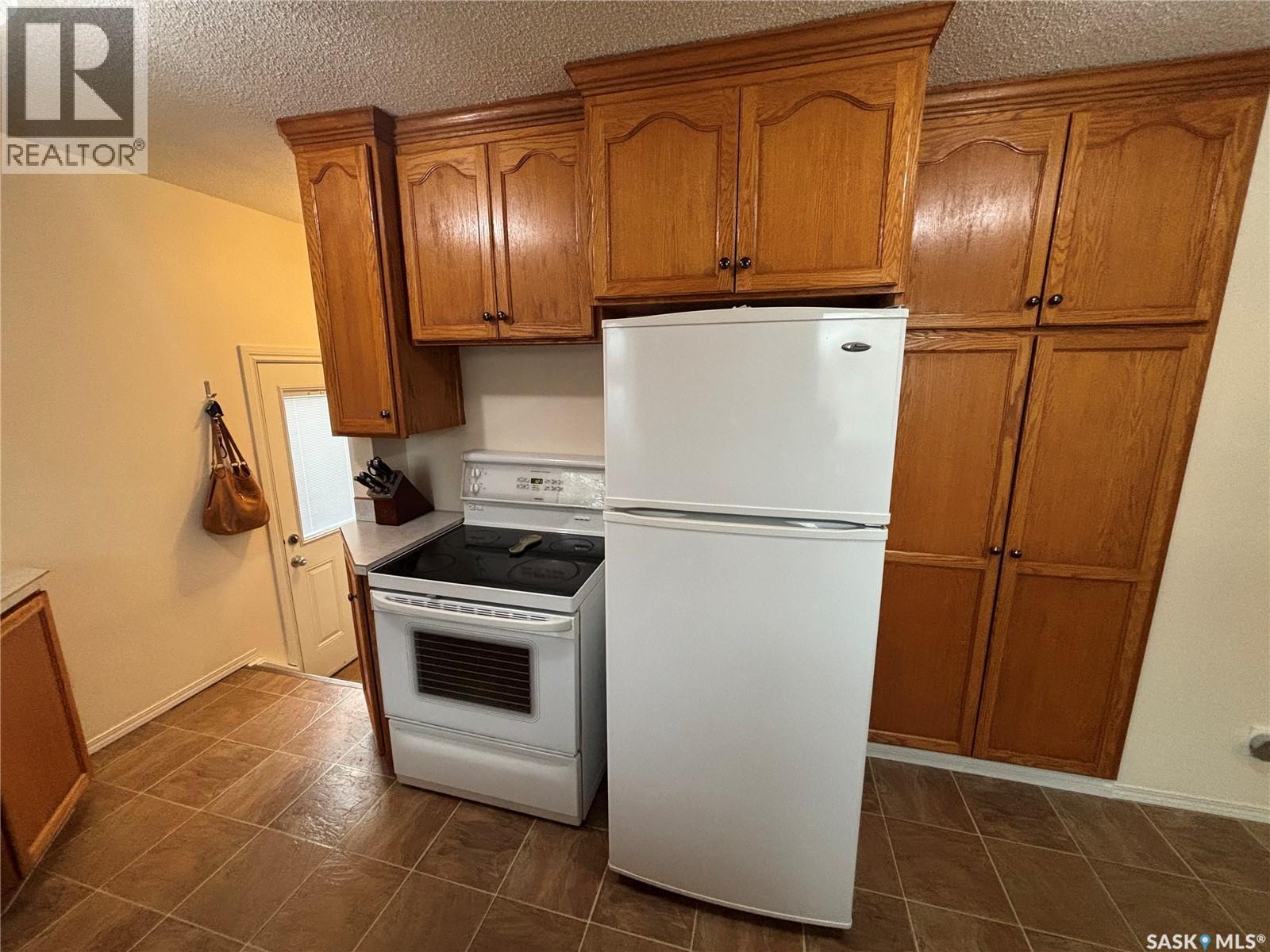 358 Bruce Street, Regina, SK - Indoor Photo Showing Kitchen