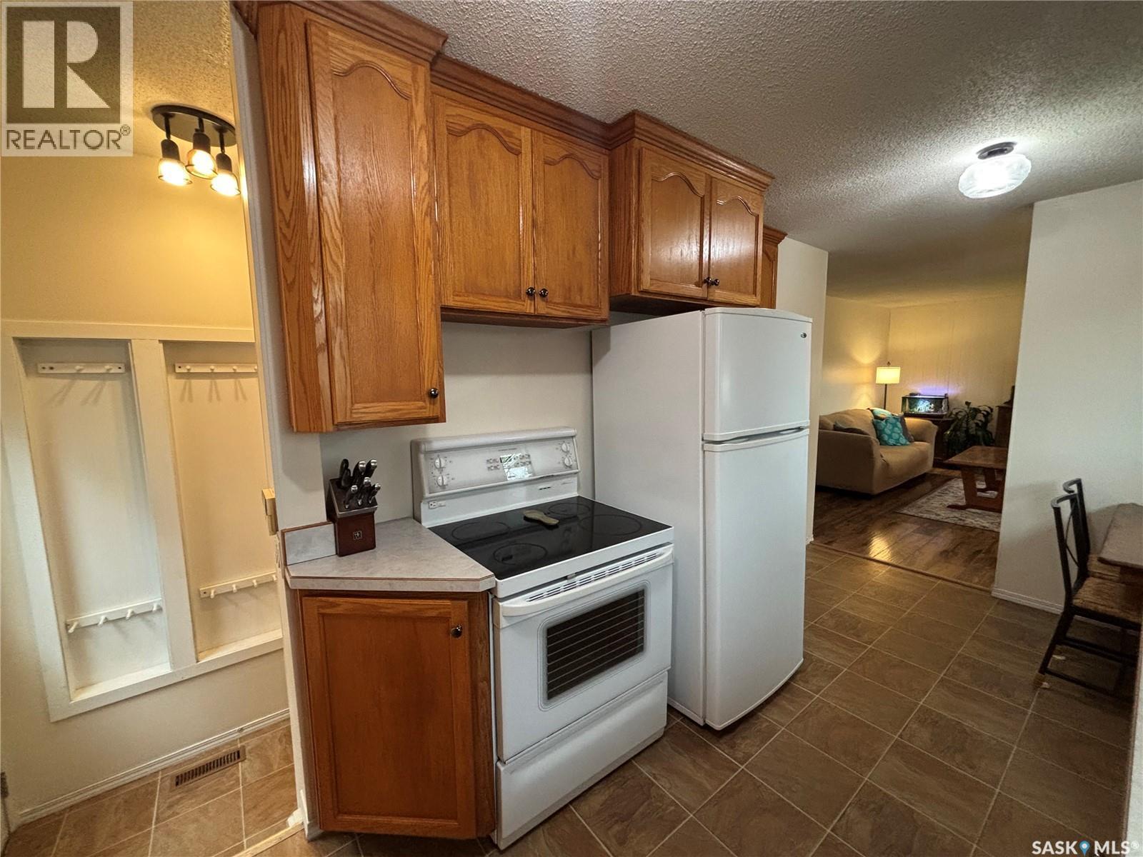 358 Bruce Street, Regina, SK - Indoor Photo Showing Kitchen