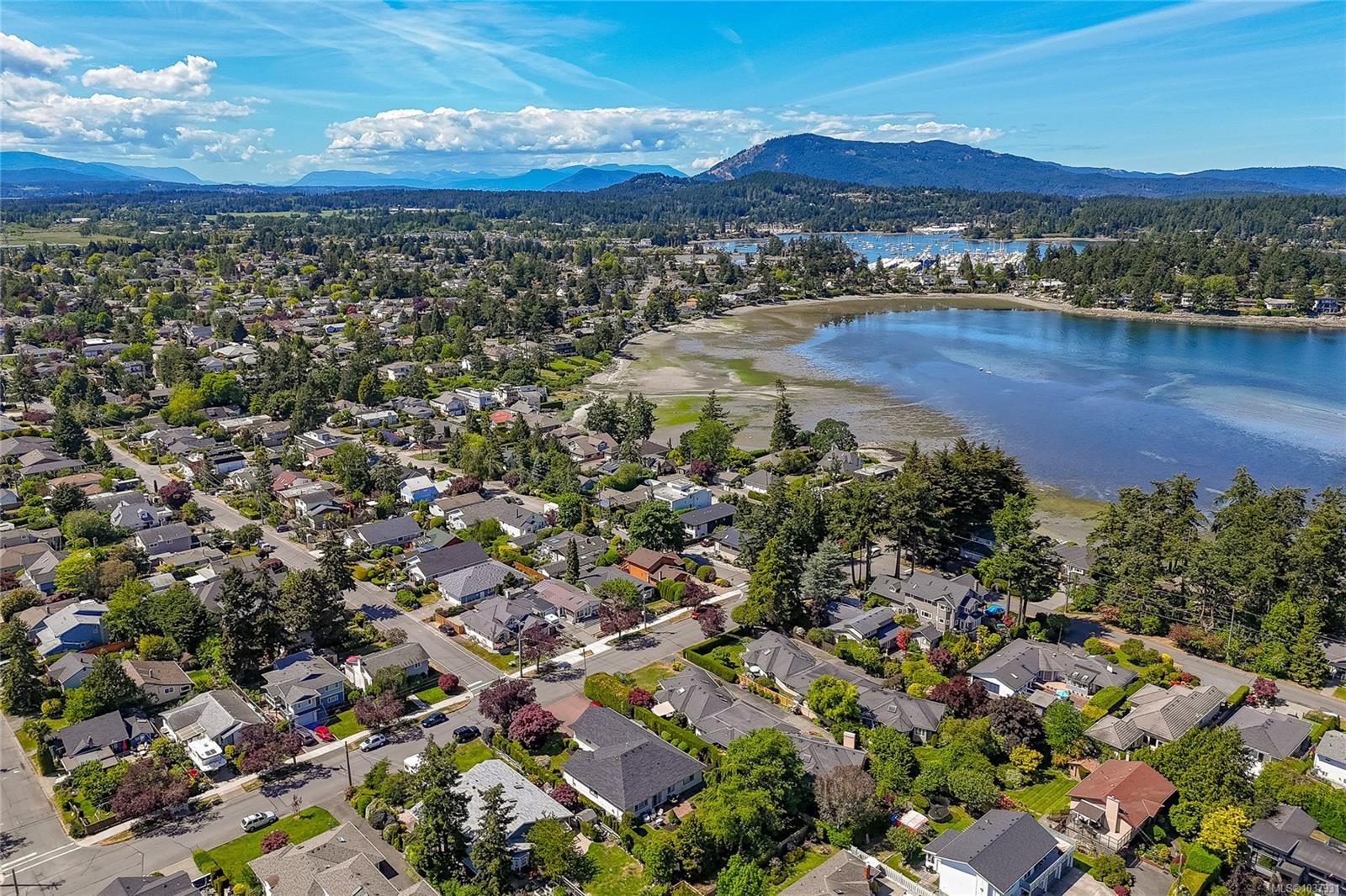 10210 Third St, Sidney, BC