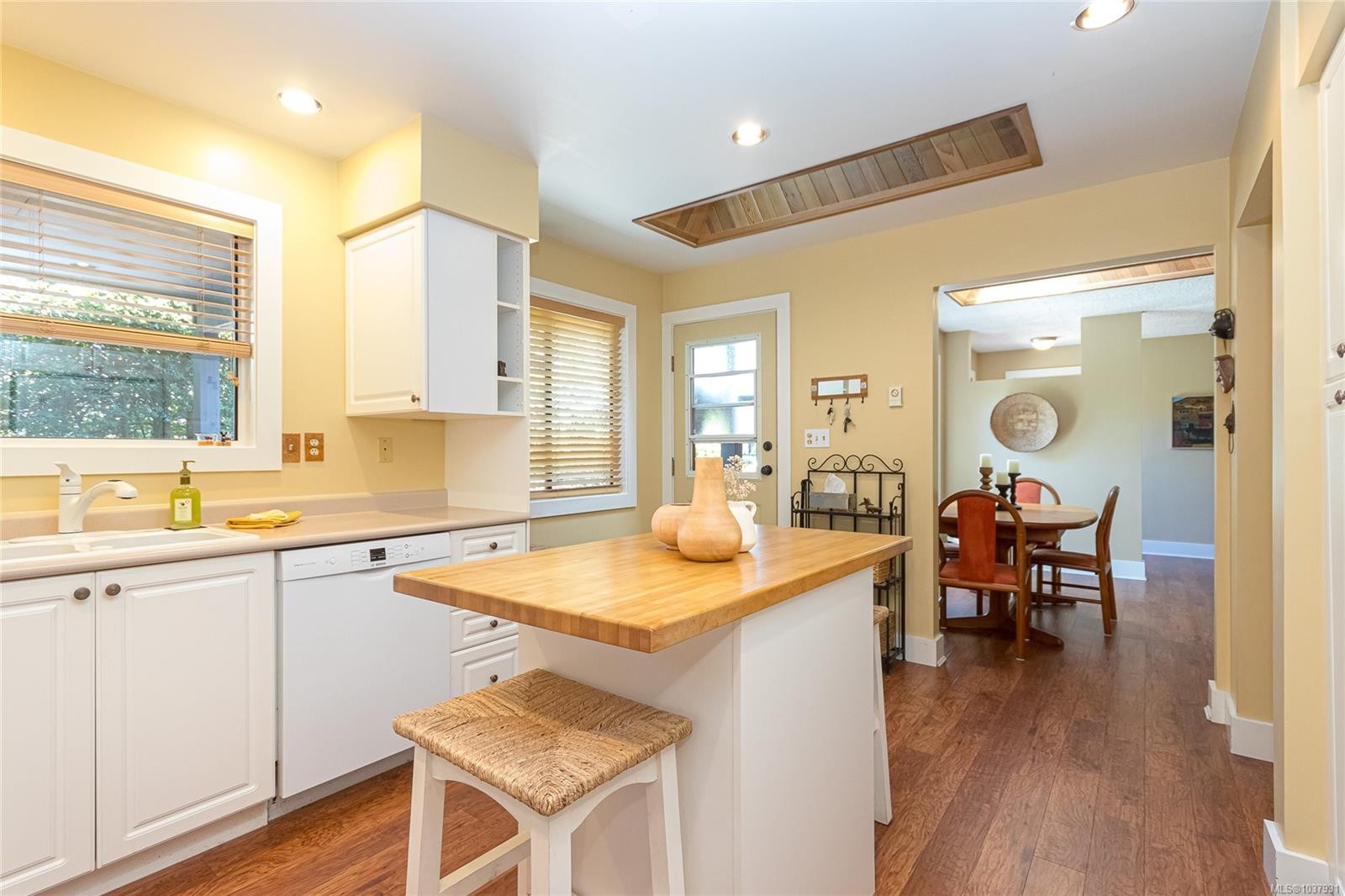 10210 Third St, Sidney, BC