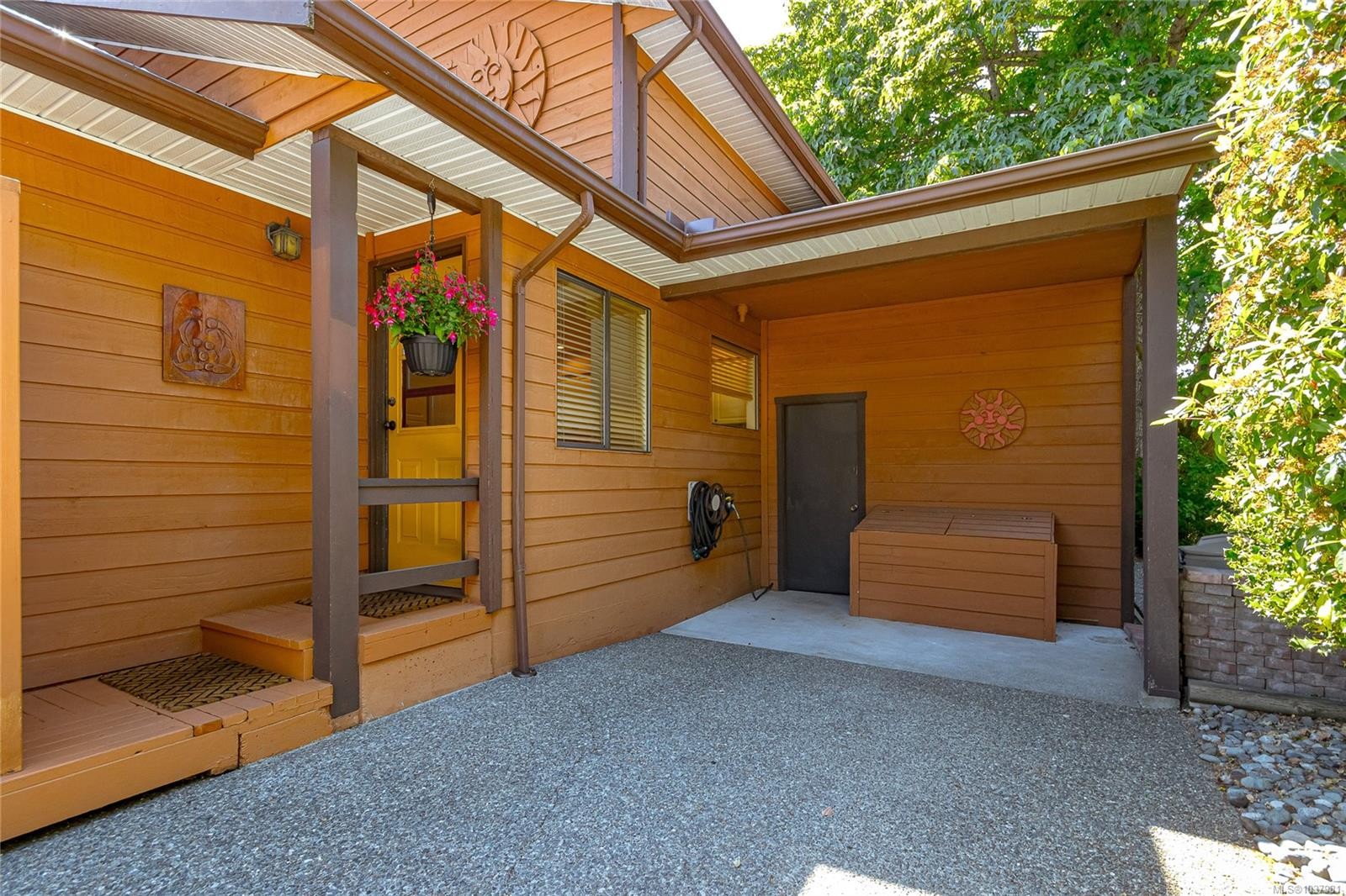 10210 Third St, Sidney, BC