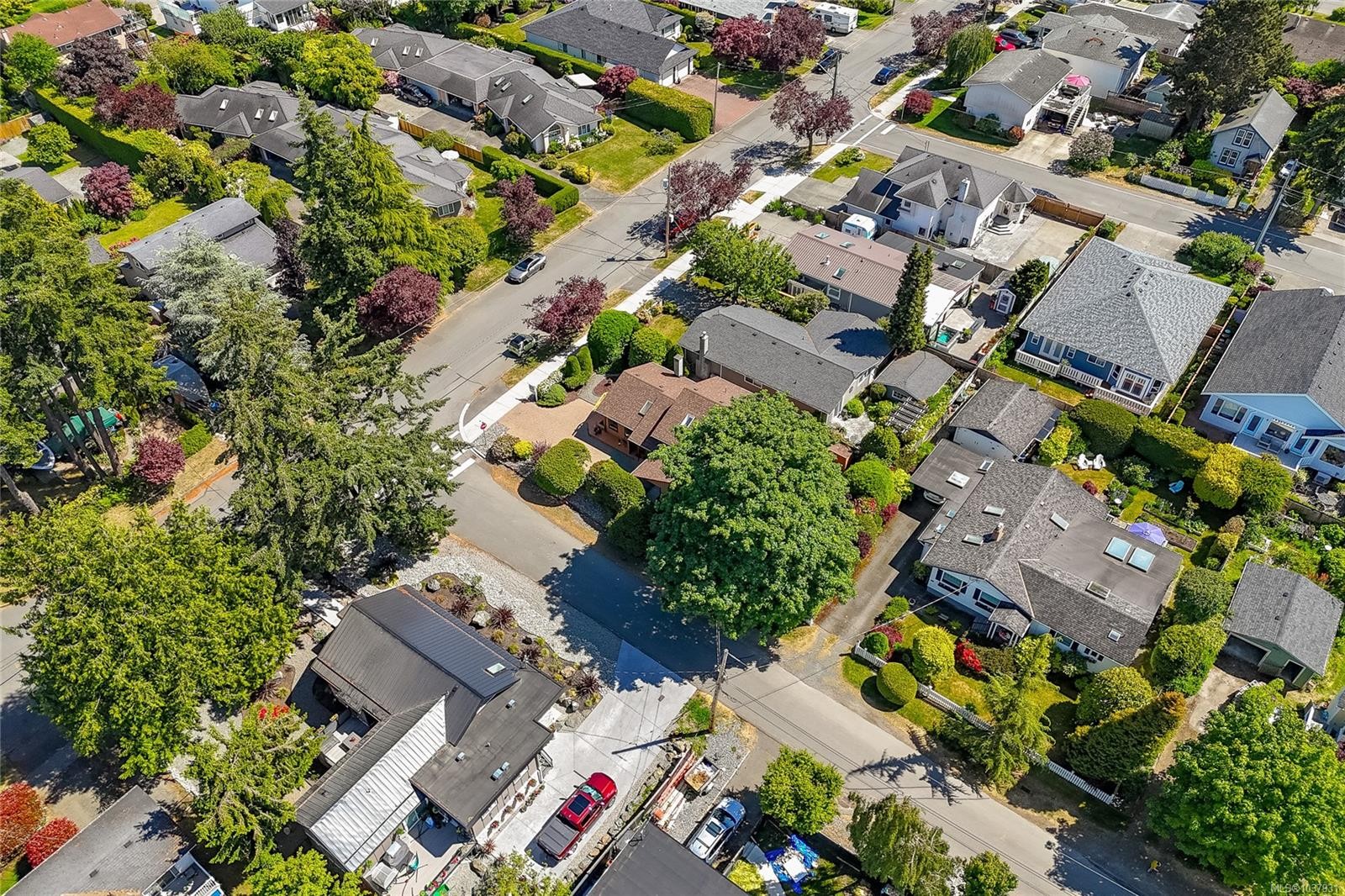 10210 Third St, Sidney, BC