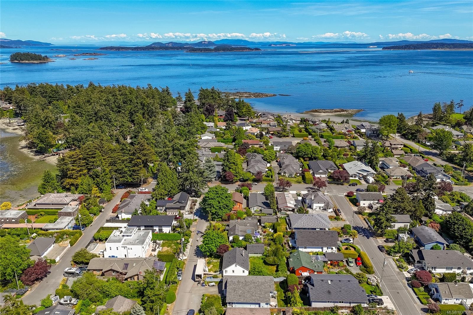 10210 Third St, Sidney, BC