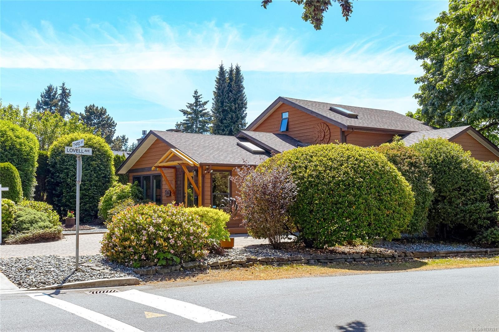 10210 Third St, Sidney, BC