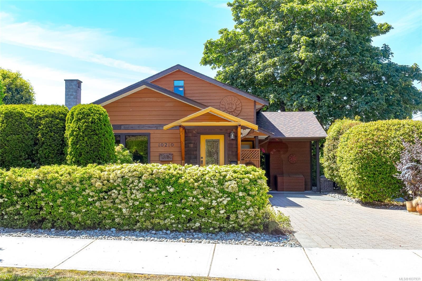 10210 Third St, Sidney, BC