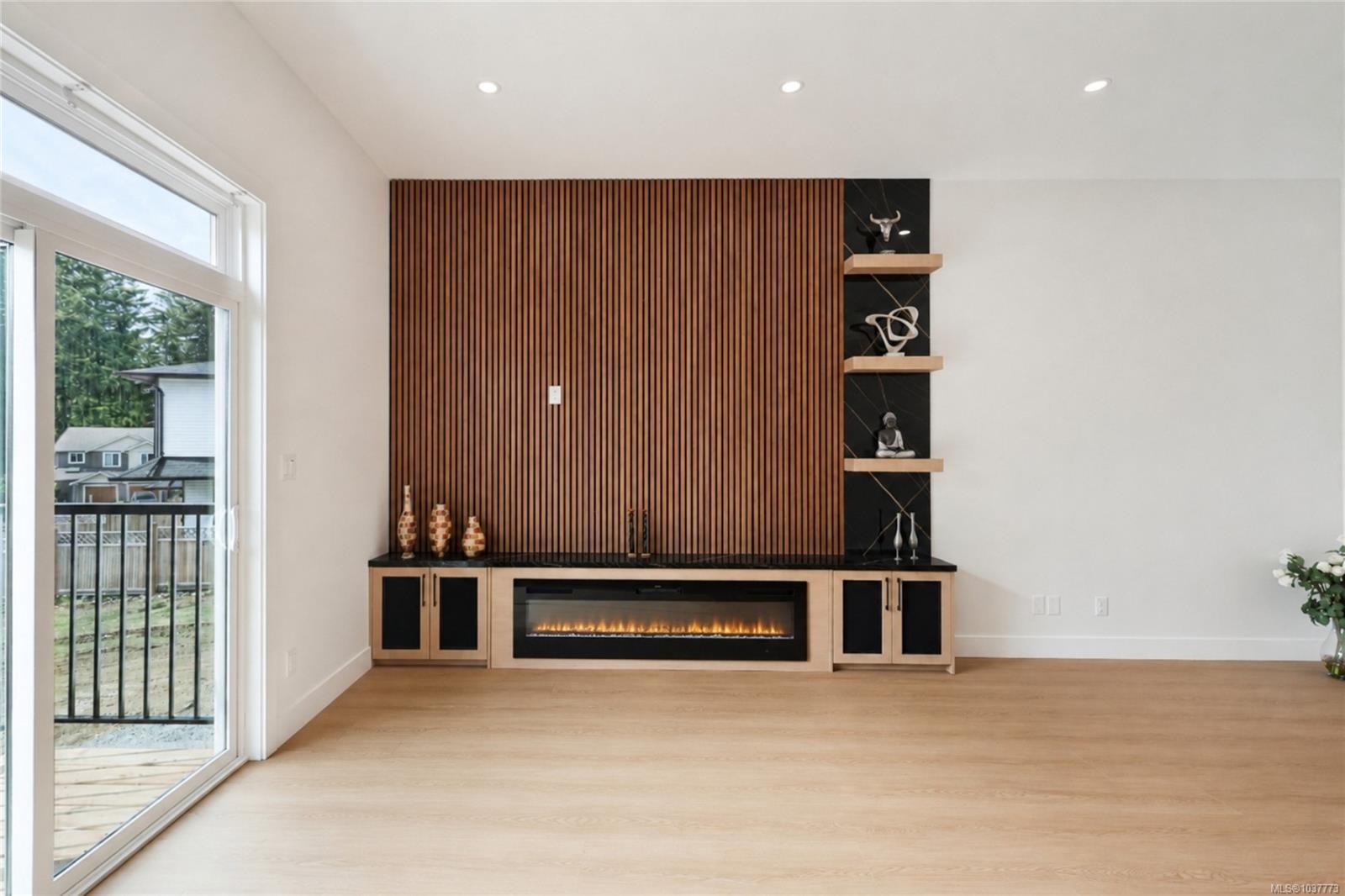 20 Leam Rd, Nanaimo, BC - Indoor Photo Showing Other Room With Fireplace