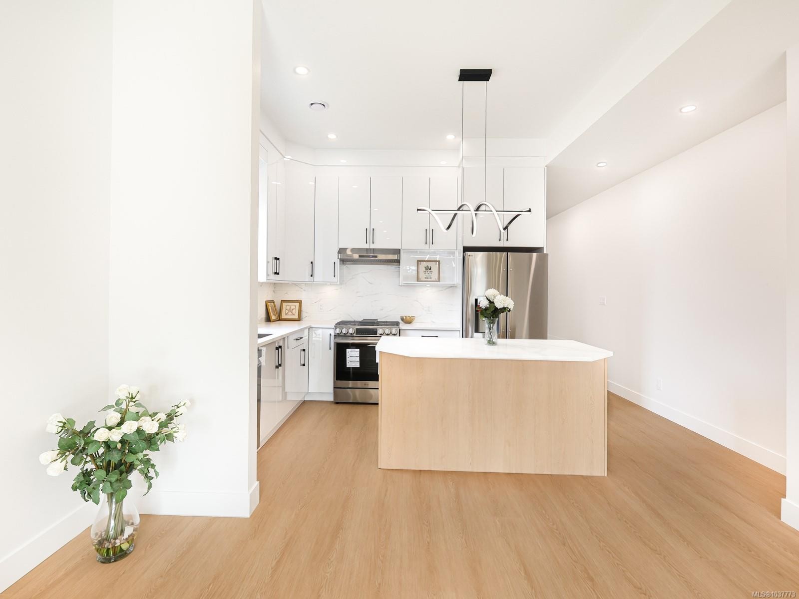 20 Leam Rd, Nanaimo, BC - Indoor Photo Showing Kitchen With Upgraded Kitchen