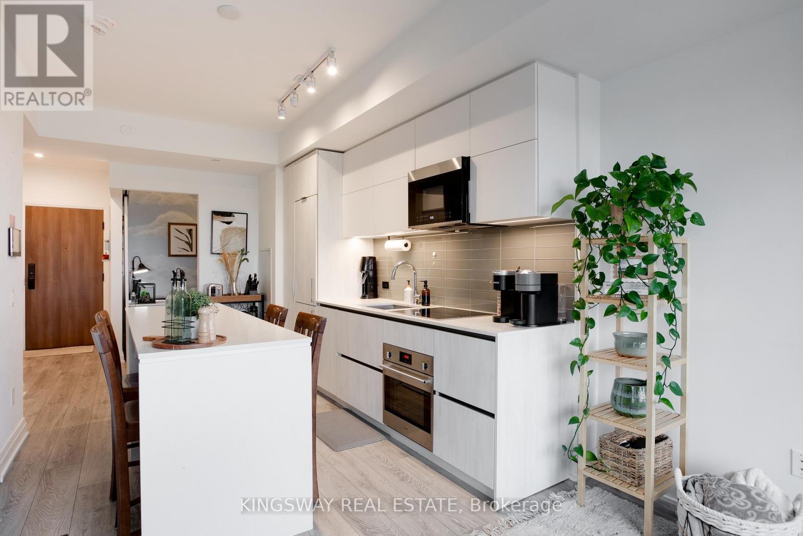 910 - 21 Park Street, Mississauga, ON - Indoor Photo Showing Kitchen