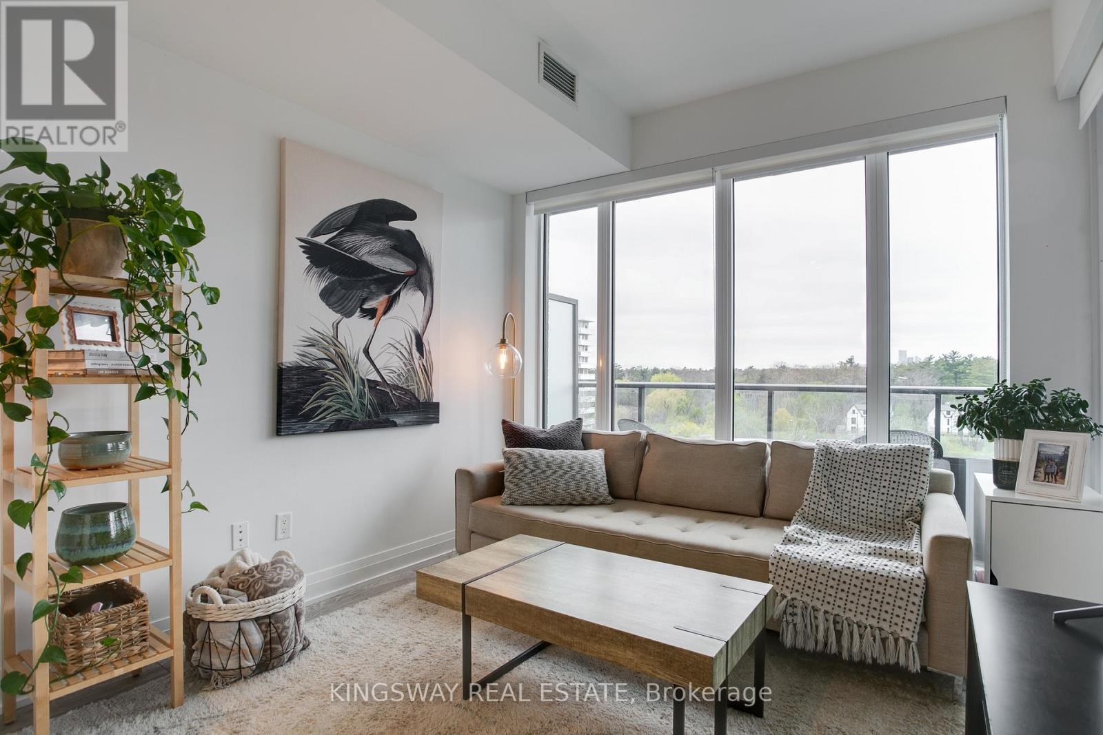 910 - 21 Park Street, Mississauga, ON - Indoor Photo Showing Living Room