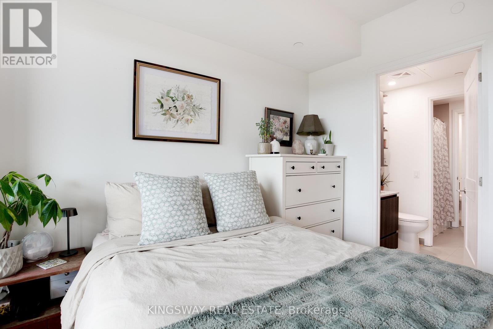 910 - 21 Park Street, Mississauga, ON - Indoor Photo Showing Bedroom