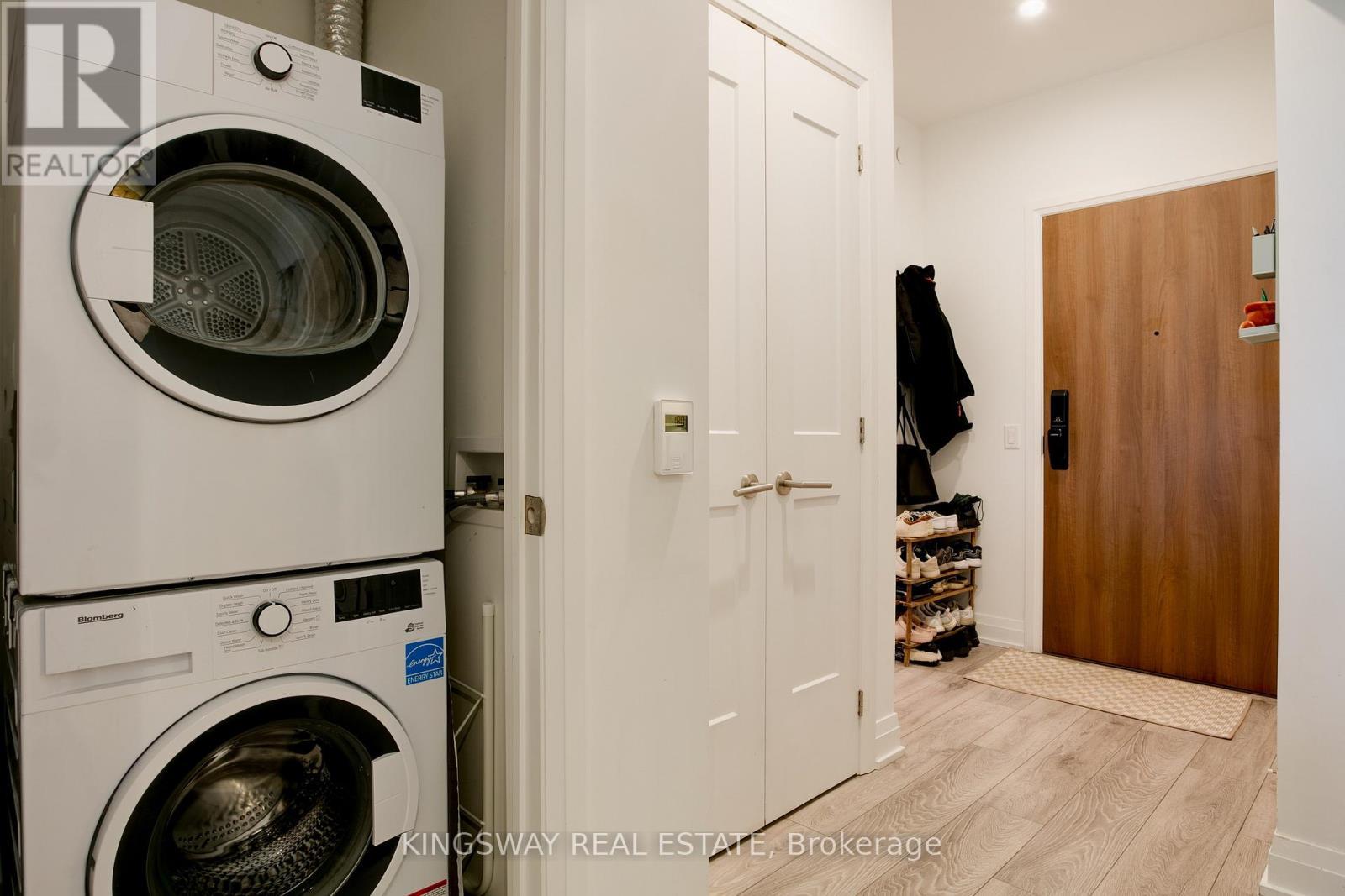 910 - 21 Park Street, Mississauga, ON - Indoor Photo Showing Laundry Room