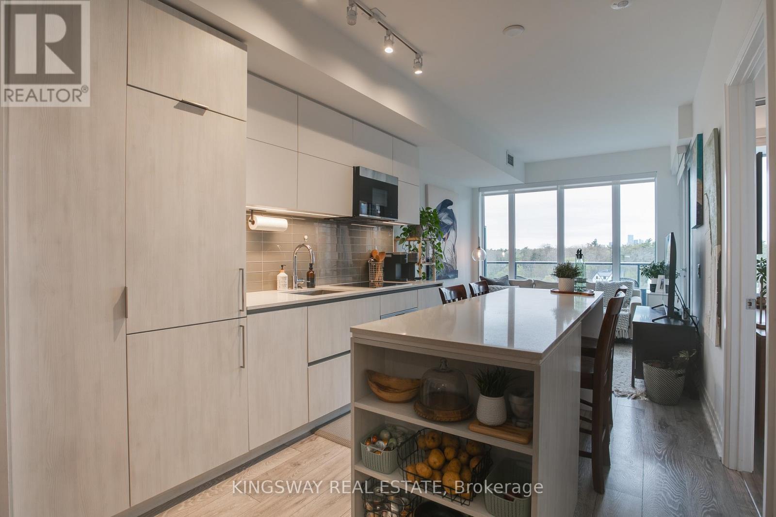910 - 21 Park Street, Mississauga, ON - Indoor Photo Showing Kitchen