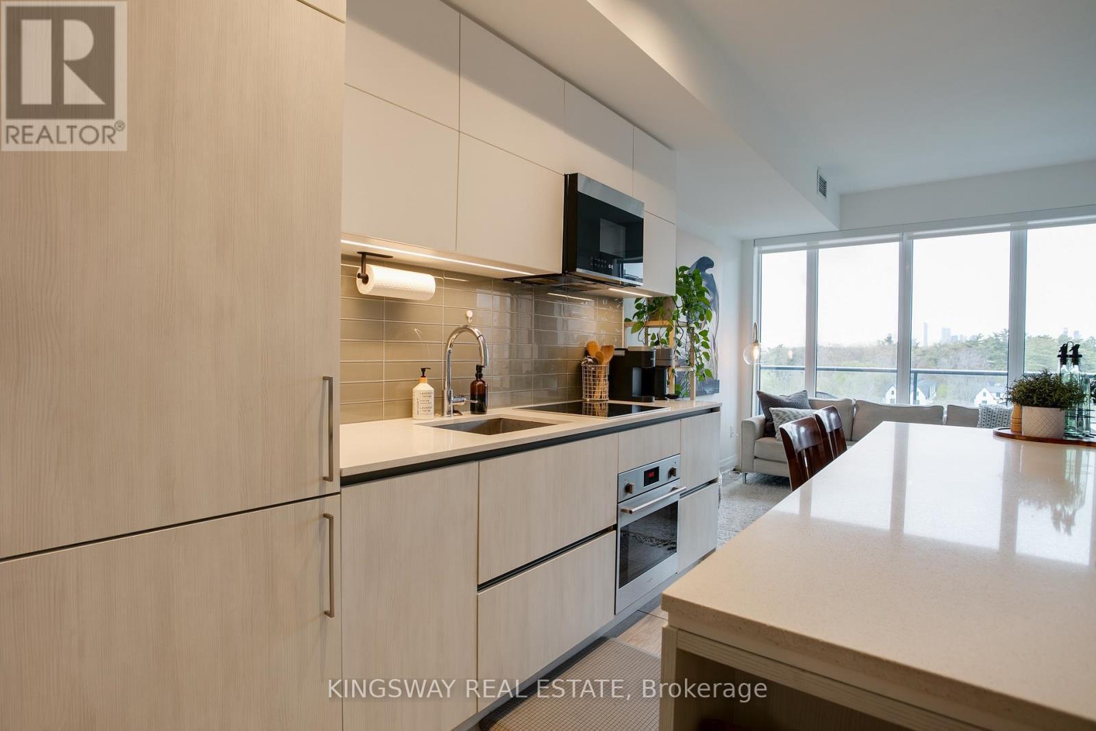 910 - 21 Park Street, Mississauga, ON - Indoor Photo Showing Kitchen With Upgraded Kitchen