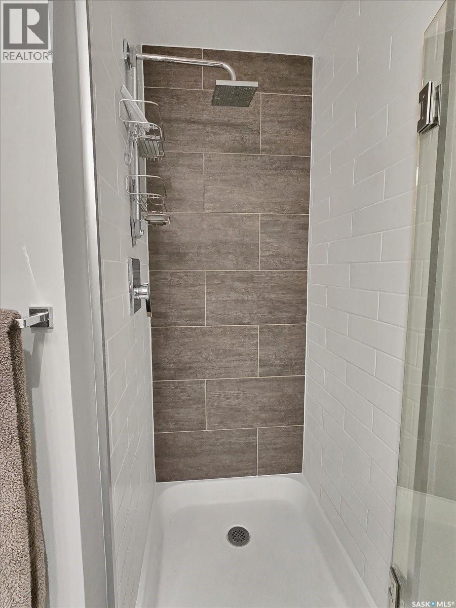 304 404 C Avenue S, Saskatoon, SK - Indoor Photo Showing Bathroom