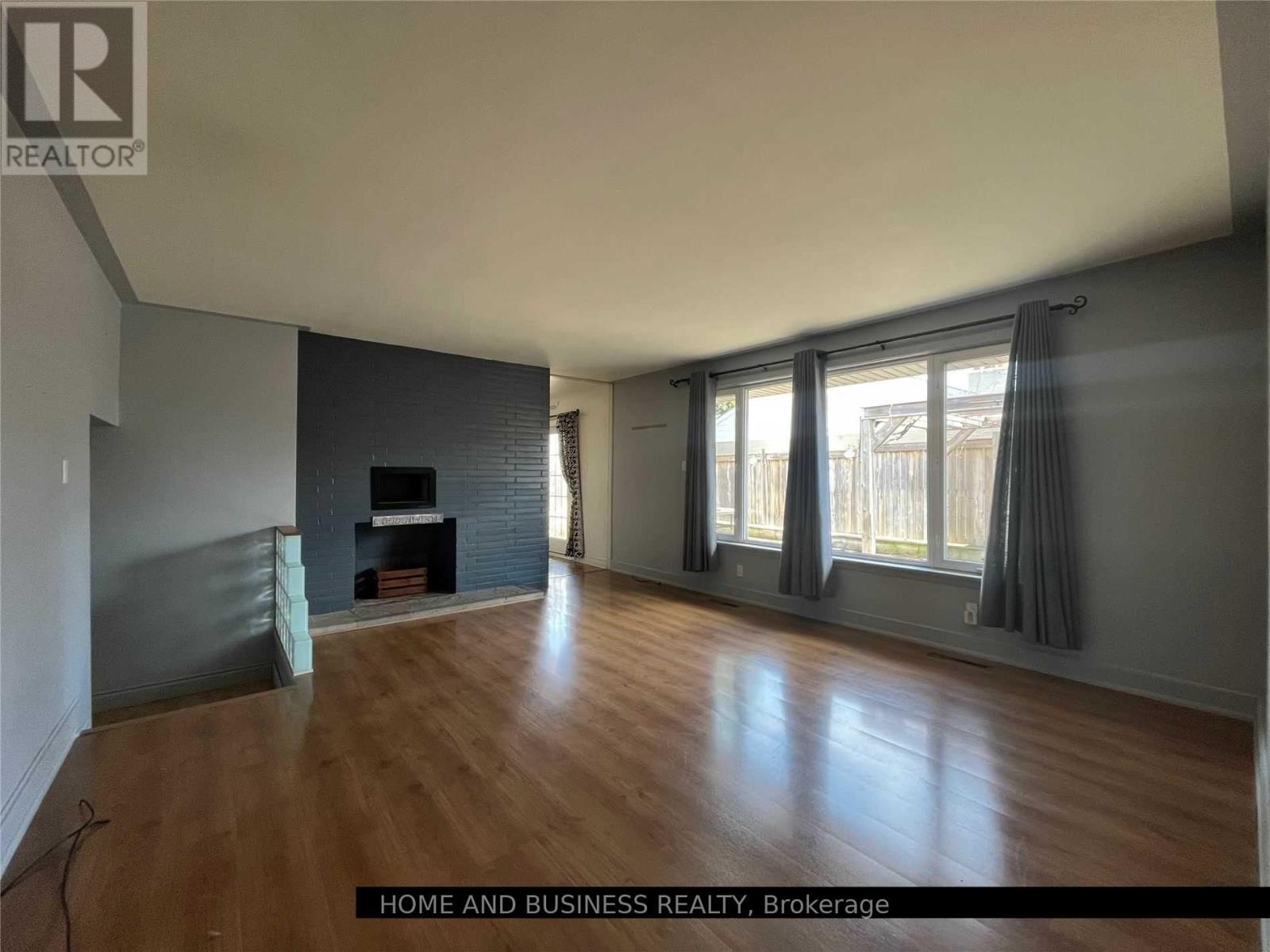 8 Sora Drive, Mississauga, ON - Indoor Photo Showing Living Room With Fireplace