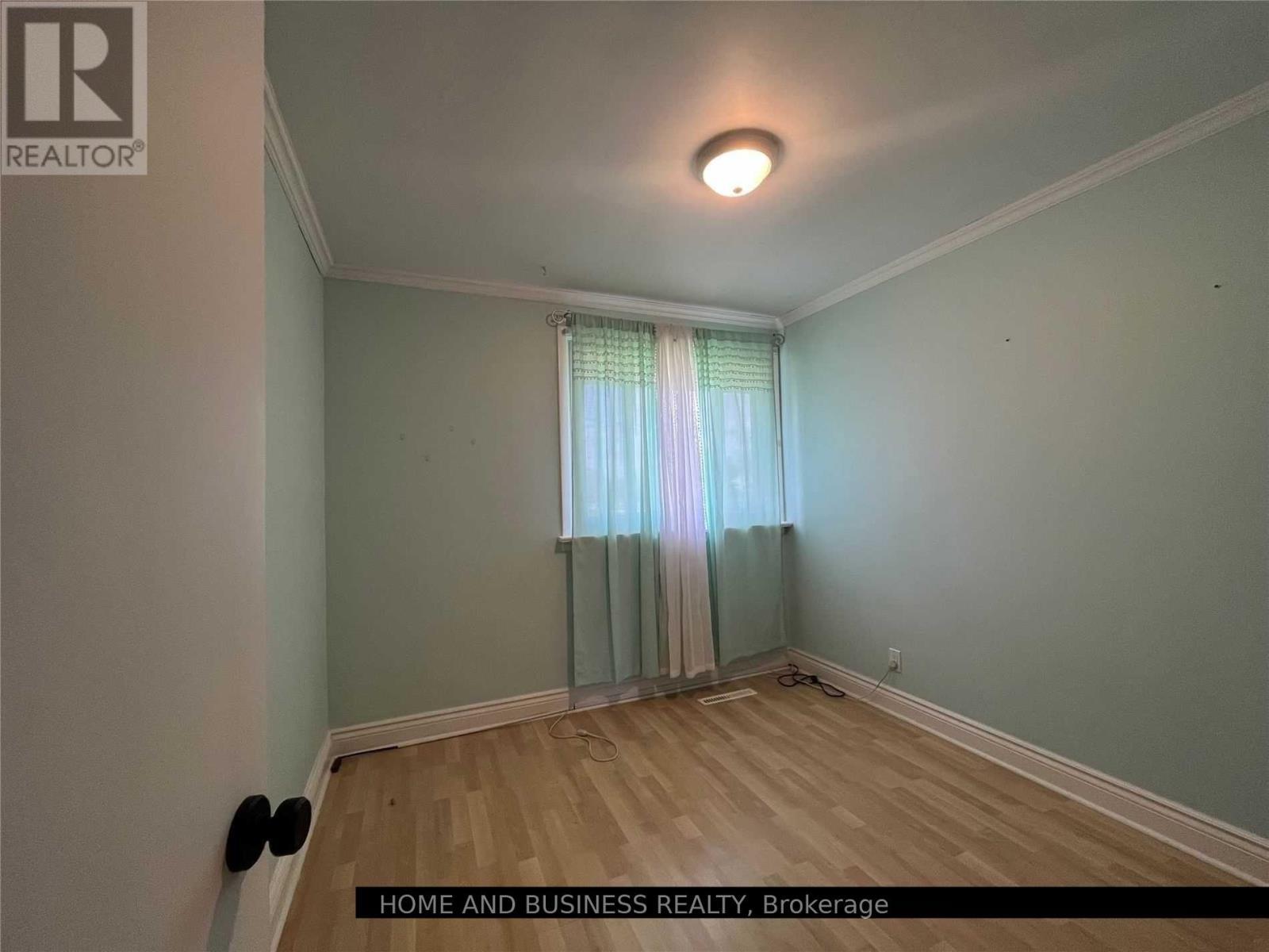 8 Sora Drive, Mississauga, ON - Indoor Photo Showing Other Room