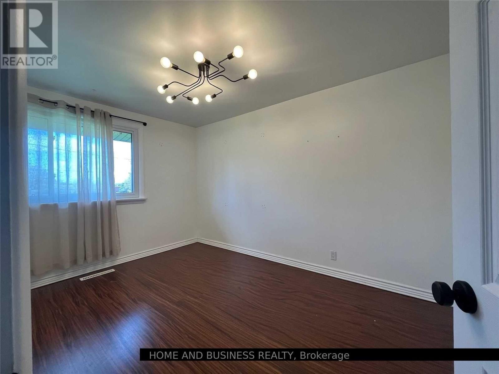 8 Sora Drive, Mississauga, ON - Indoor Photo Showing Other Room