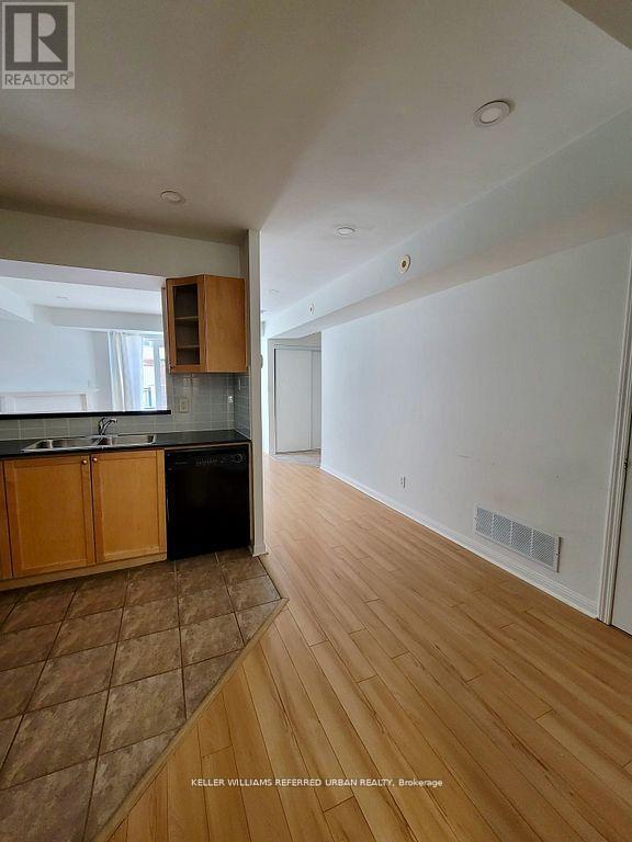 344 - 3 Everson Drive, Toronto, ON - Indoor Photo Showing Kitchen