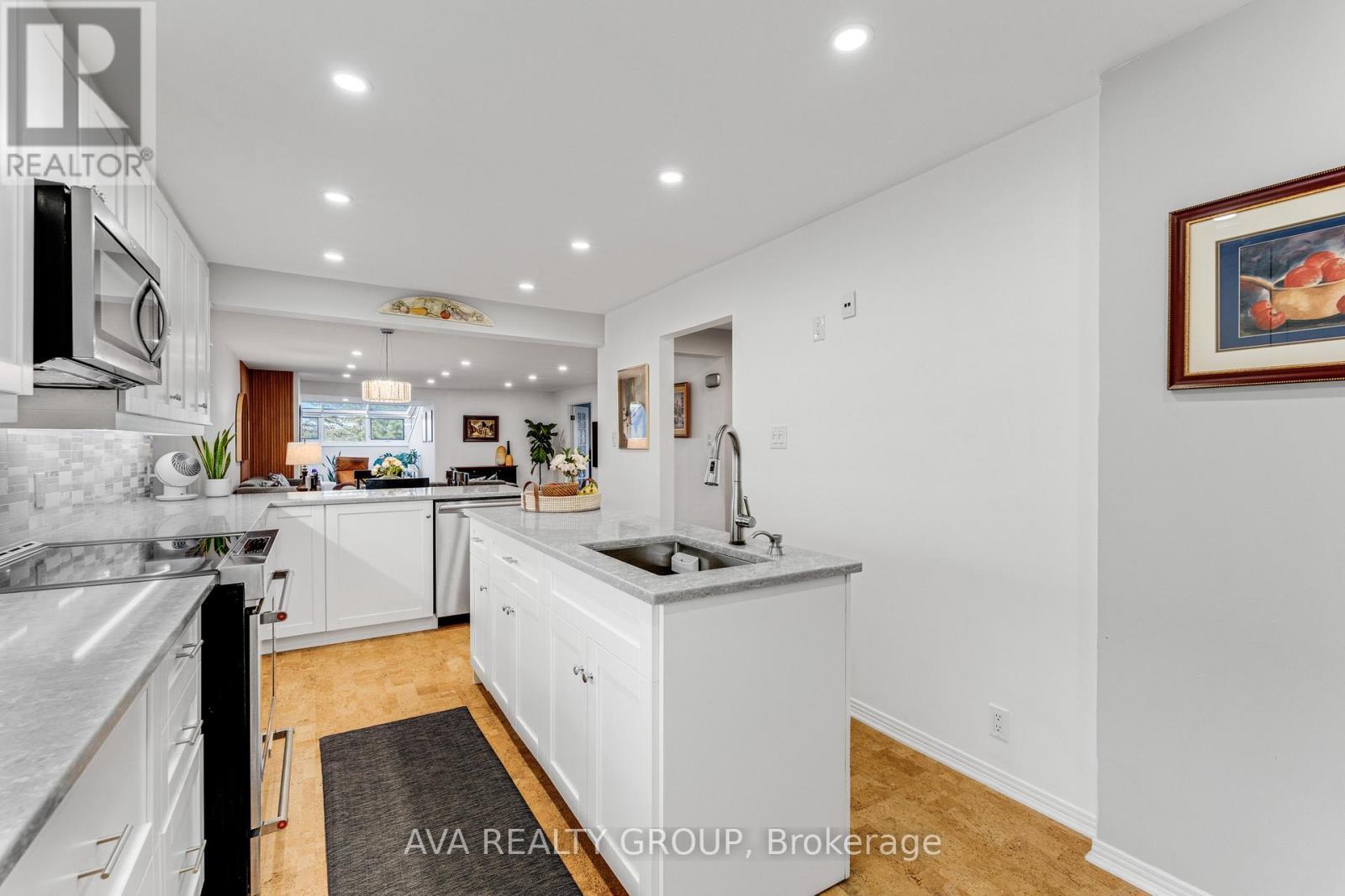 106 Stratas Court N, Ottawa, ON
