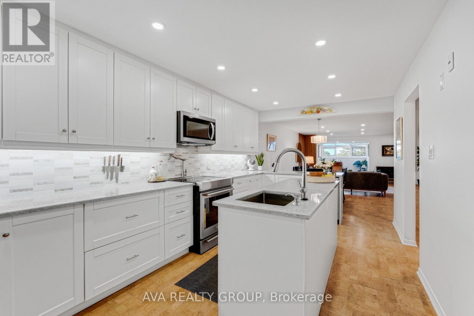 106 Stratas Court N, Ottawa, ON