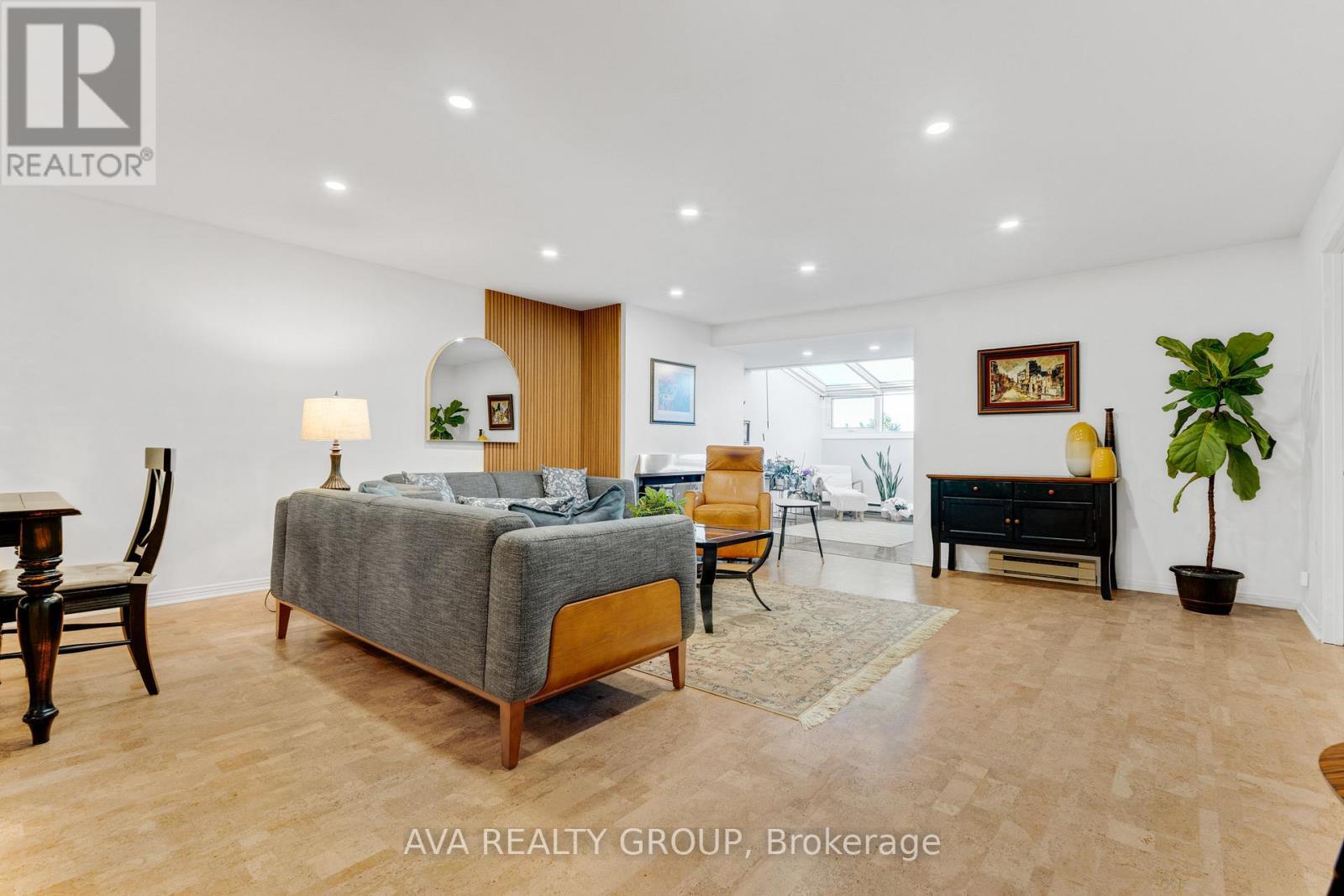 106 Stratas Court N, Ottawa, ON