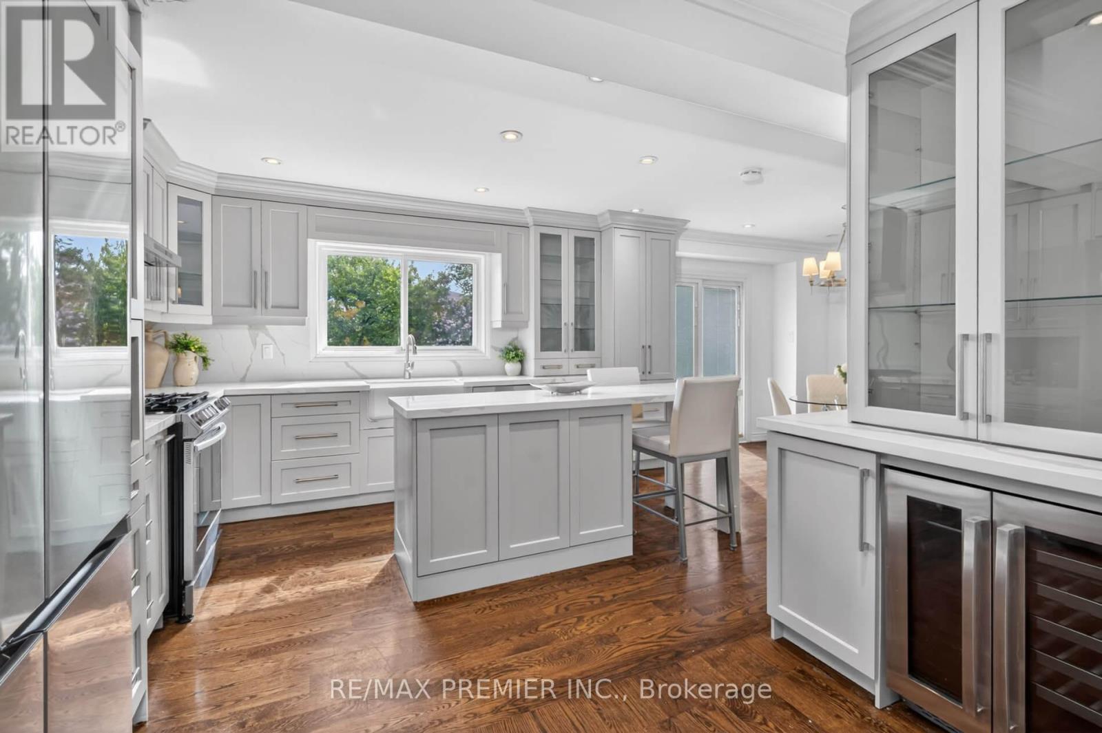248 Forest Drive, Vaughan, ON - Indoor Photo Showing Kitchen With Upgraded Kitchen