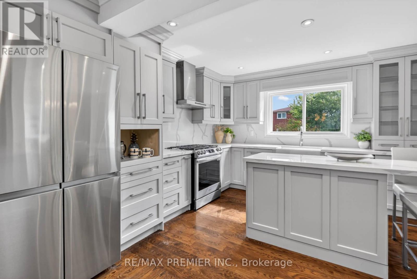 248 Forest Drive, Vaughan, ON - Indoor Photo Showing Kitchen With Upgraded Kitchen