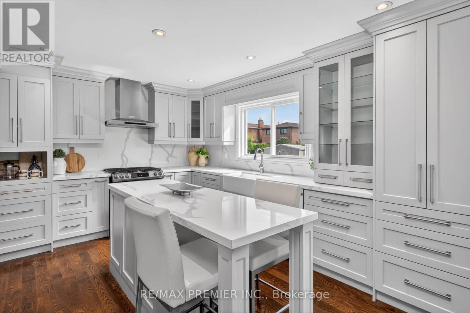 248 Forest Drive, Vaughan, ON - Indoor Photo Showing Kitchen With Upgraded Kitchen