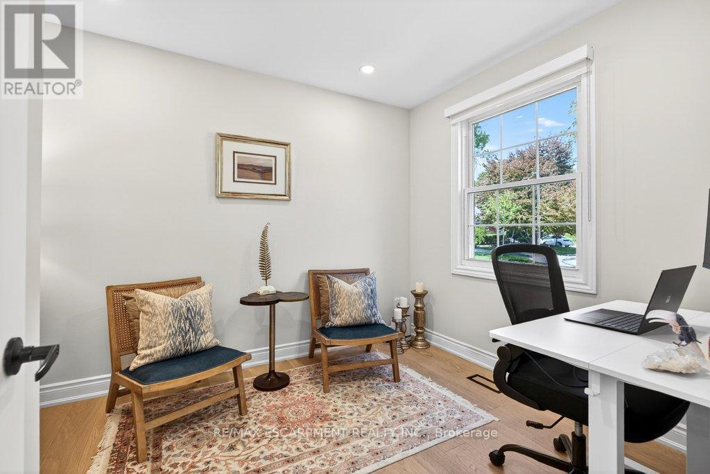 350 East Side Crescent, Burlington, ON - Indoor Photo Showing Office